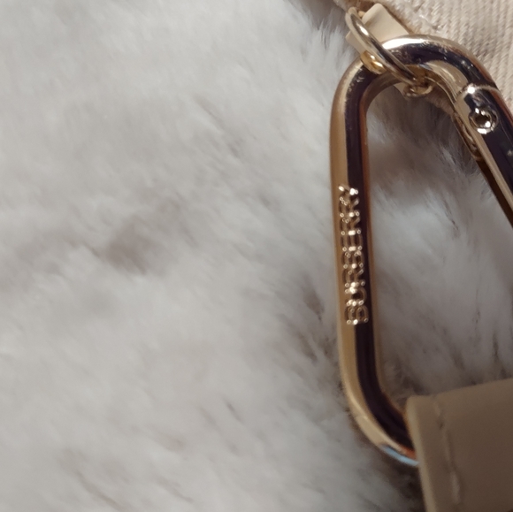 🆕Burberry Wristlet - Picture 6 of 10